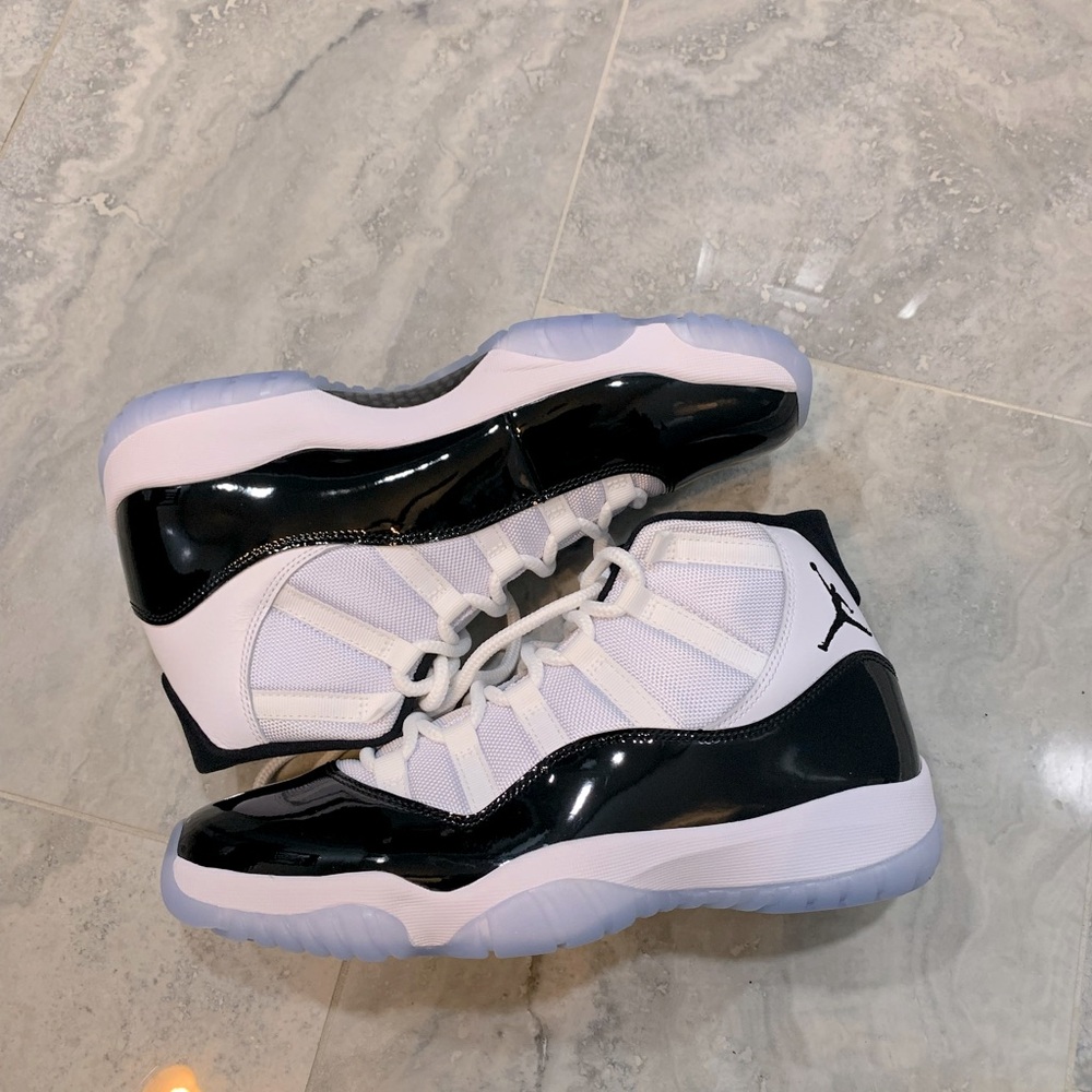 Air Jordan 11 concord